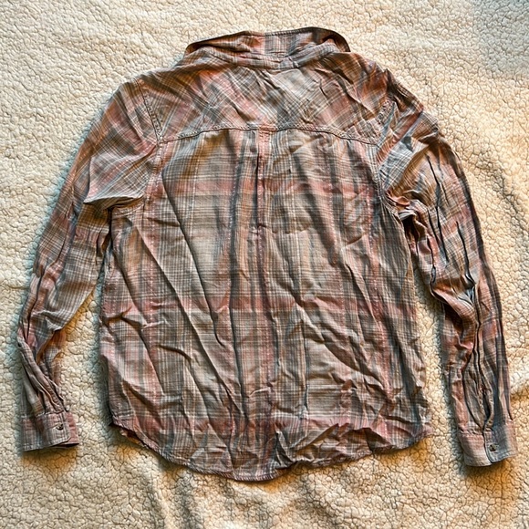 🦋3/$20 Maurice’s Pink & Grey Button Down Flannel - Picture 9 of 9